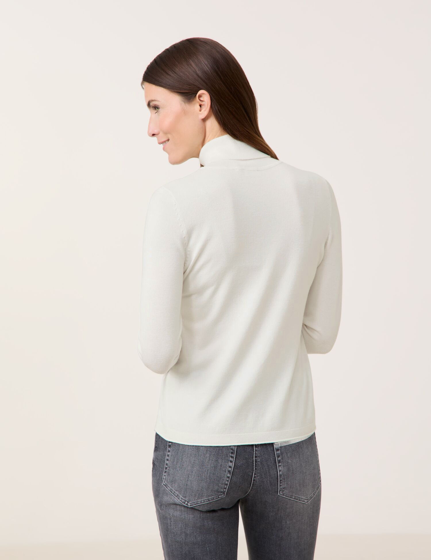 Turtleneck Sweater with Arm Slits_370540-44727_99700_06