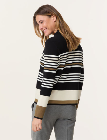 Turtle Neck Pullover With Stripes_370553-44713_1117_04