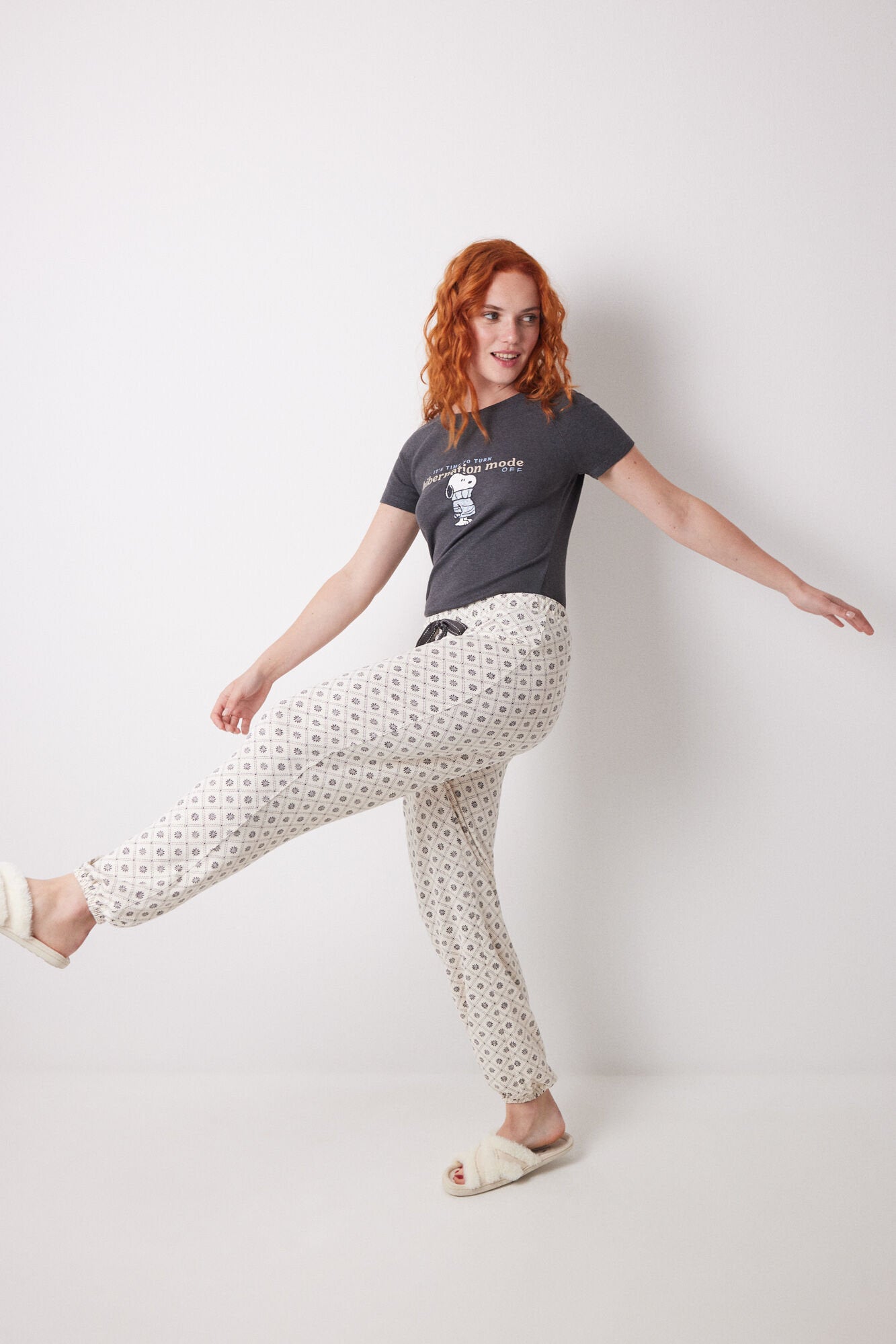 Women Secret_Long Carrot Trouser with Checkered and Floral Print_3709648_96_01