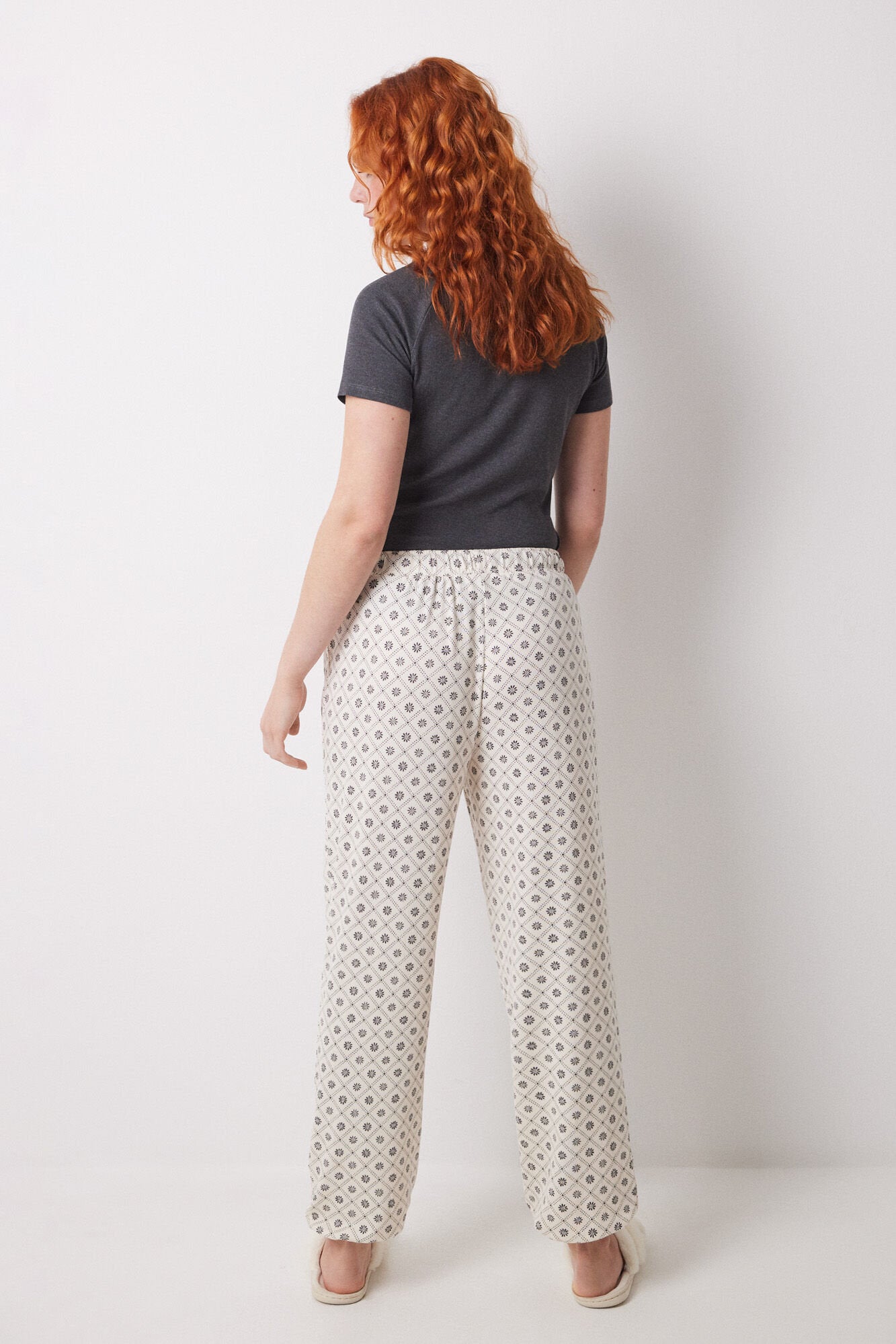 Women Secret_Long Carrot Trouser with Checkered and Floral Print_3709648_96_05