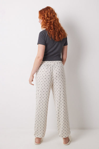 Women Secret_Long Carrot Trouser with Checkered and Floral Print_3709648_96_05