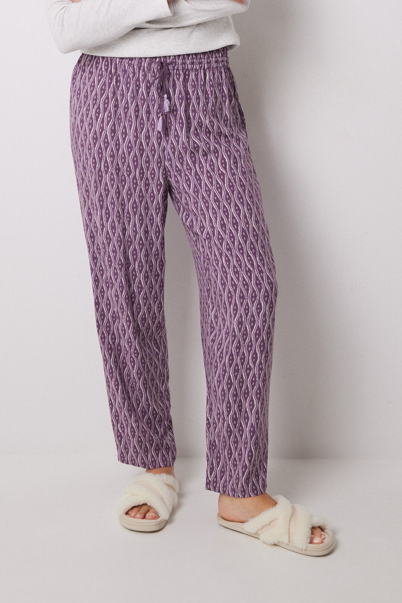 Women Secret_Viscose Carrot Trousers with Ikat Print_3709650_75_02