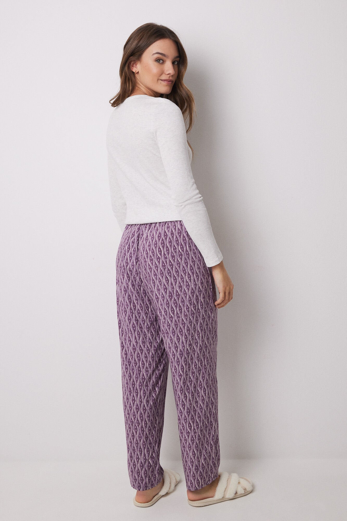 Women Secret_Viscose Carrot Trousers with Ikat Print_3709650_75_05