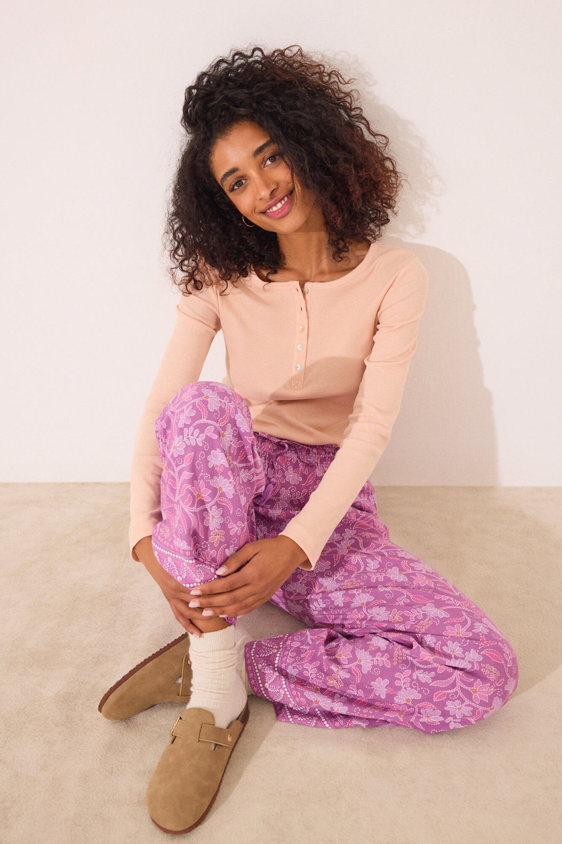 Women Secret_Long Viscose Trouser with Boho Floral Print_3709659_79_01