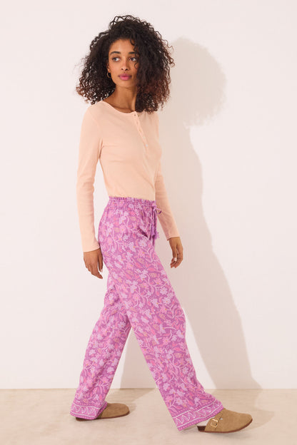 Women Secret_Long Viscose Trouser with Boho Floral Print_3709659_79_02