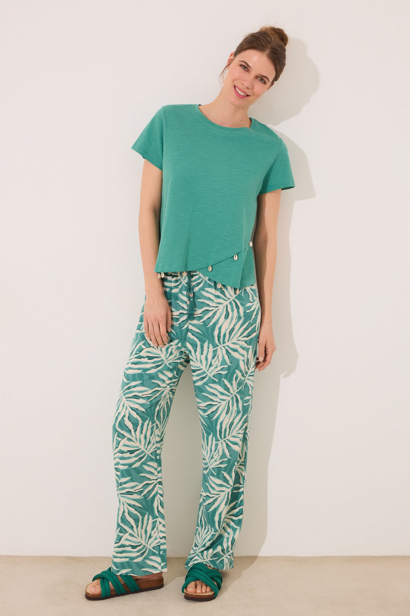 Women Secret_Viscose Trouser with Green Leaf Print_3709669_29_01