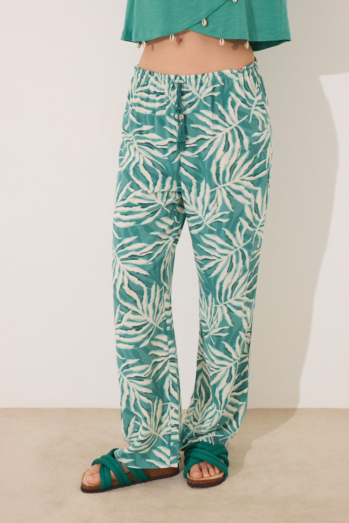 Women Secret_Viscose Trouser with Green Leaf Print_3709669_29_02