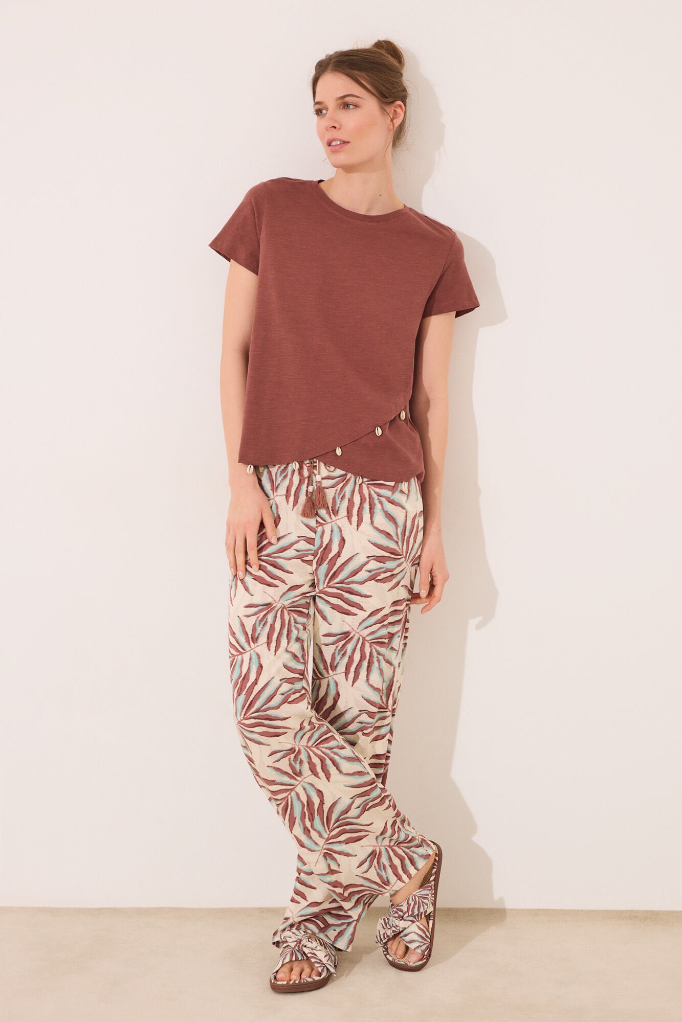 Women Secret_Brown Leaf Print Viscose Trouser_3709670_22_01