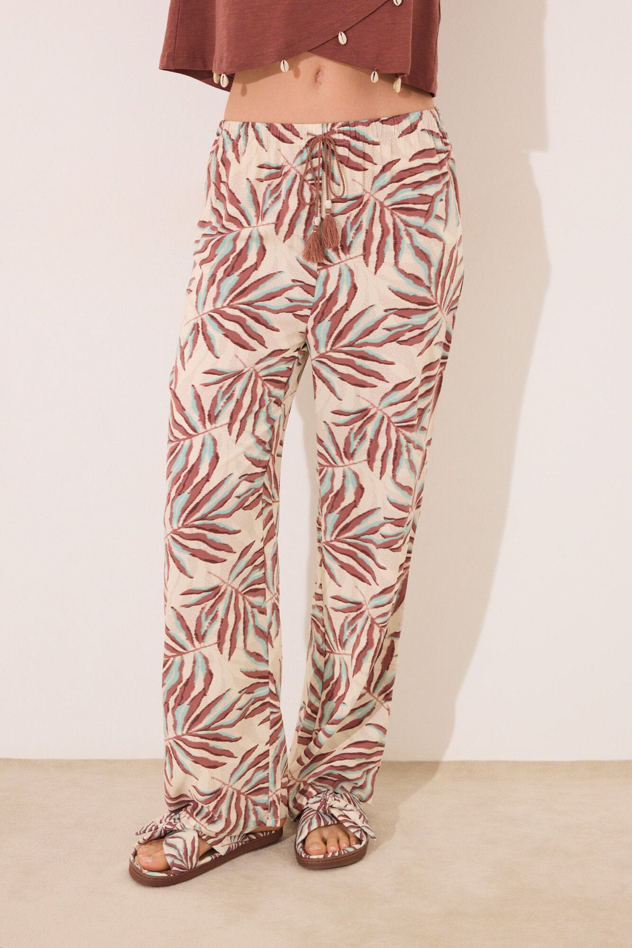 Women Secret_Brown Leaf Print Viscose Trouser_3709670_22_02