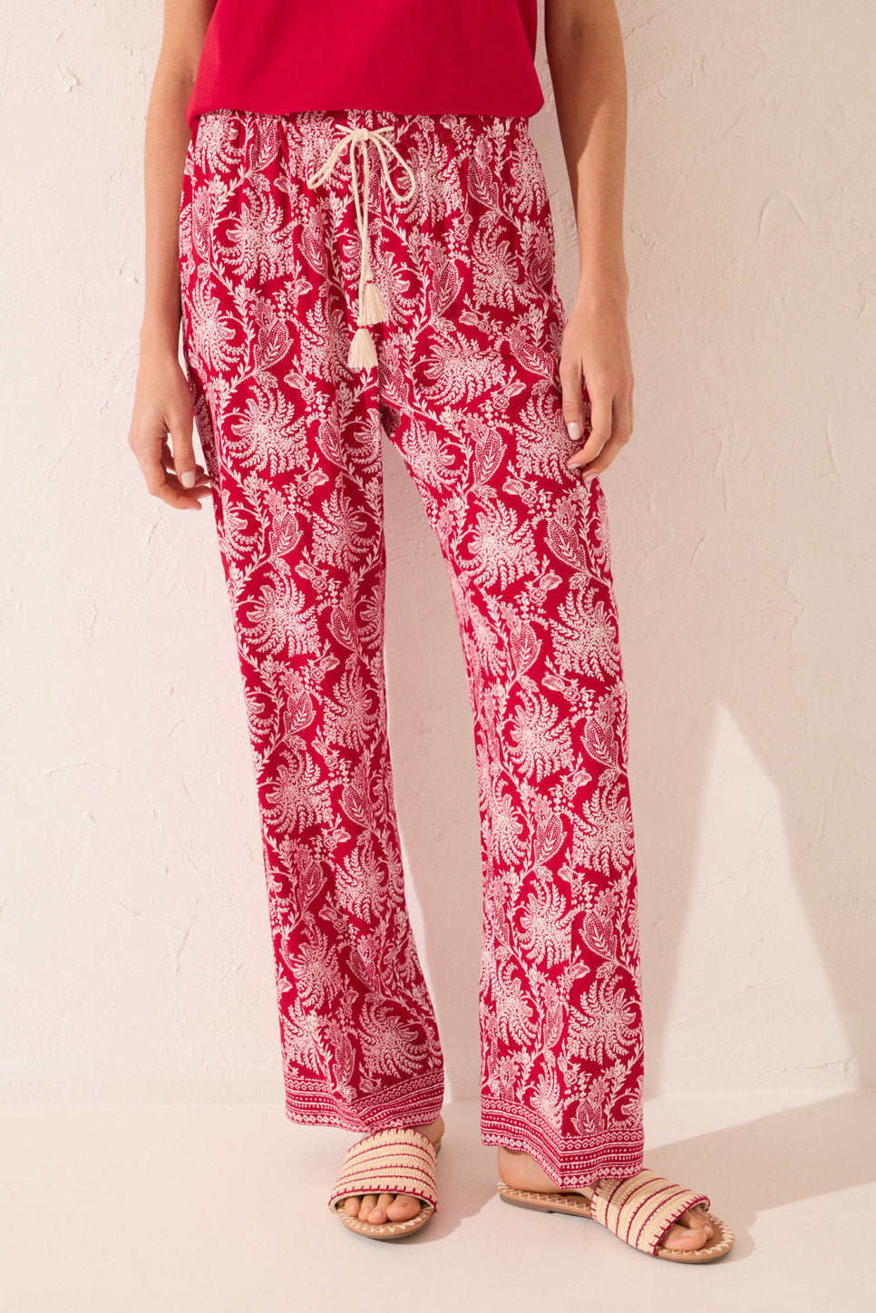 Women Secret_Long Viscose Trouser with Red Leaf Print_3709677_69_02