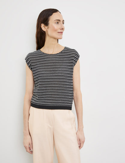 Striped Sleeveless Jumper In A Textured Knit_371021-35737_1090_03