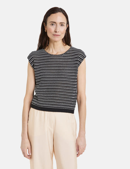 Striped Sleeveless Jumper In A Textured Knit_371021-35737_1090_04
