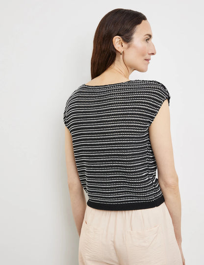 Striped Sleeveless Jumper In A Textured Knit_371021-35737_1090_06