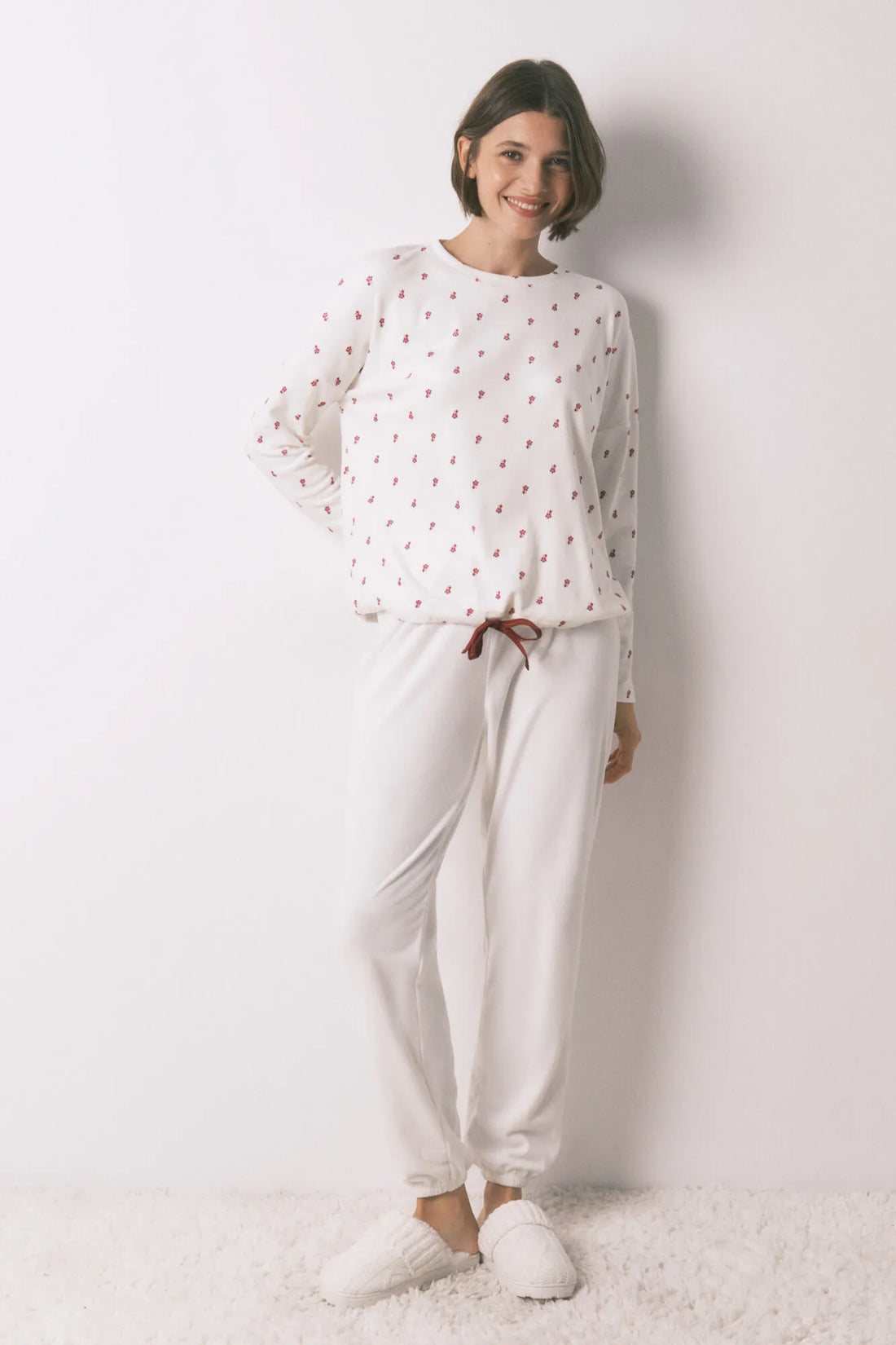 Women Secret_Ivory_Long Pyjamas White Velvet Pajamas with Flowers_3792068_96_01