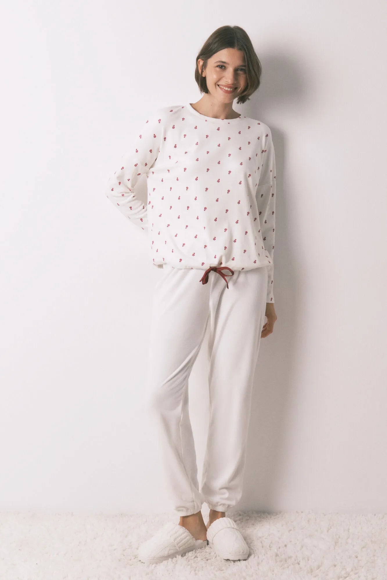 Women Secret_Ivory_Long Pyjamas White Velvet Pajamas with Flowers_3792068_96_01