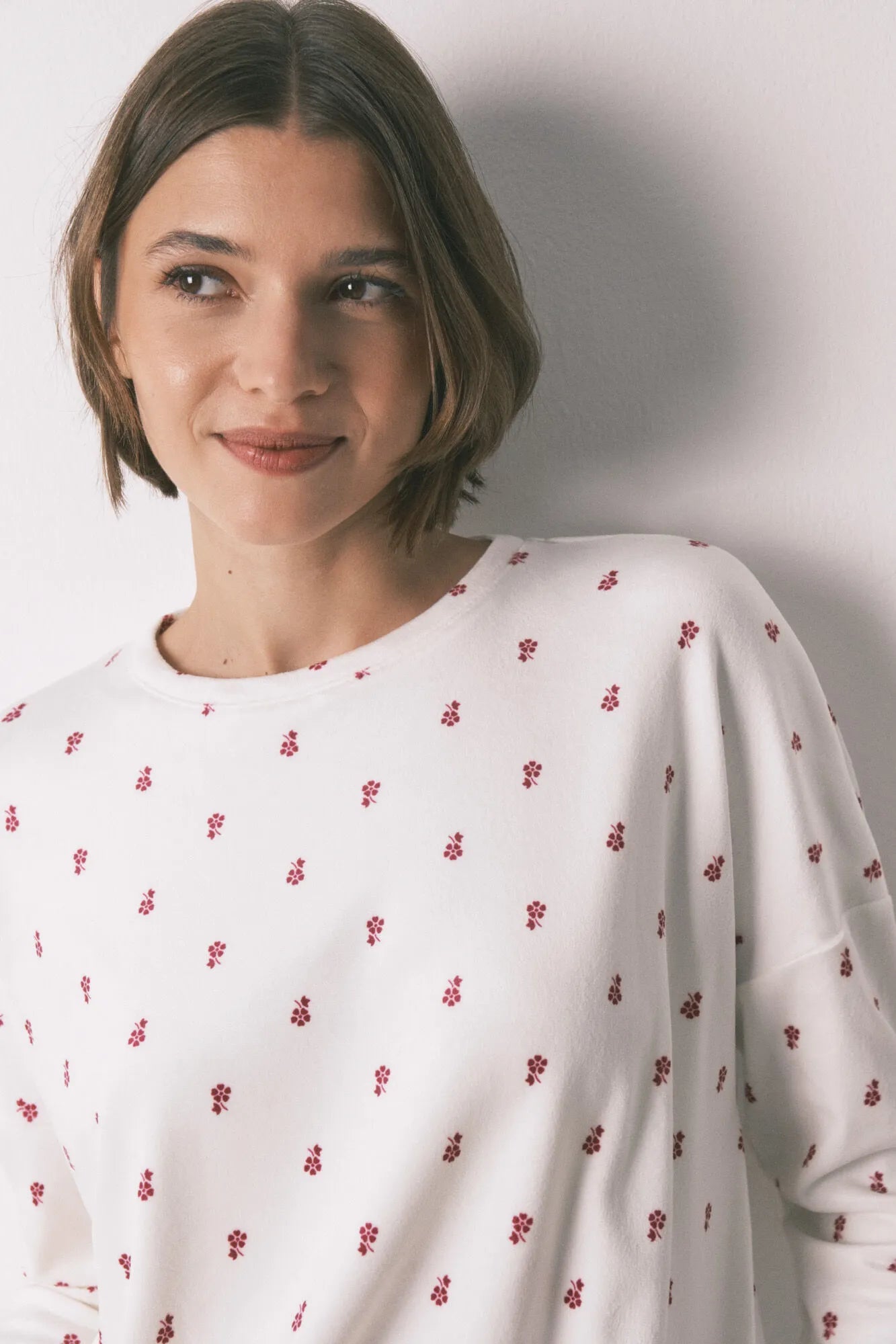 Women Secret_Ivory_Long Pyjamas White Velvet Pajamas with Flowers_3792068_96_03