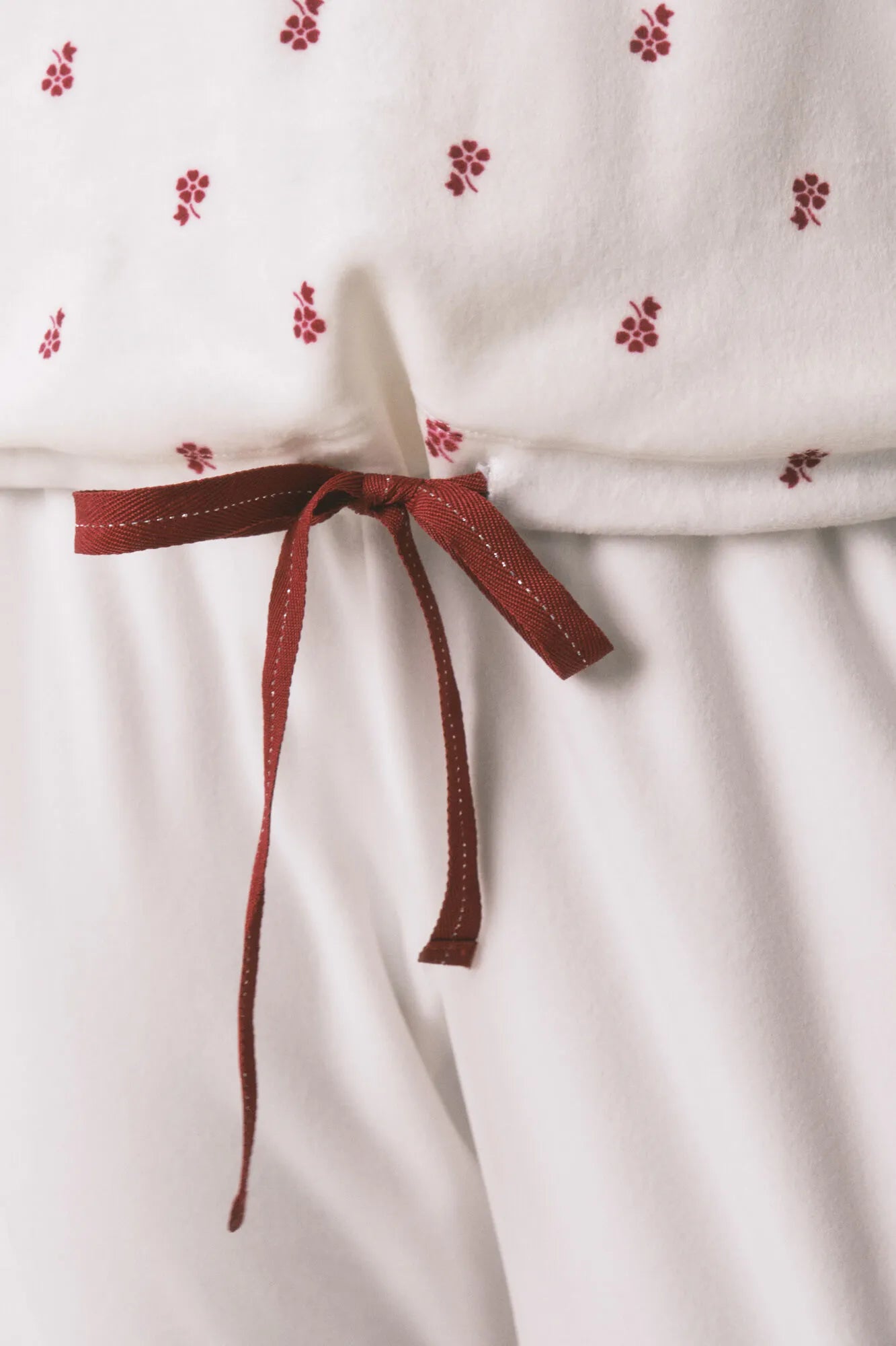 Women Secret_Ivory_Long Pyjamas White Velvet Pajamas with Flowers_3792068_96_04