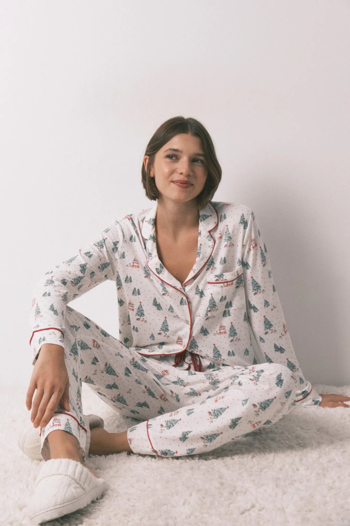 Women Secret_Ivory_Long White Christmas Print Classic Pyjamas_3792073_96_01