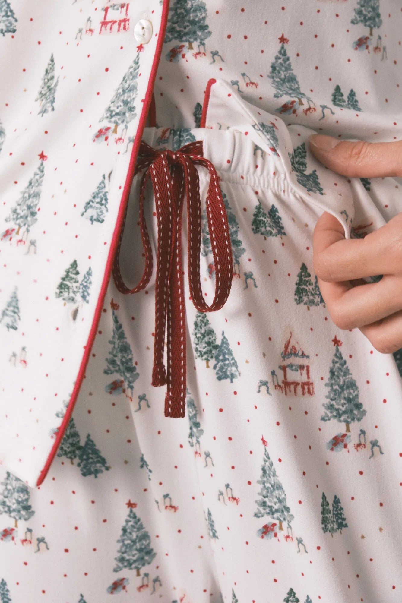 Women Secret_Ivory_Long White Christmas Print Classic Pyjamas_3792073_96_04