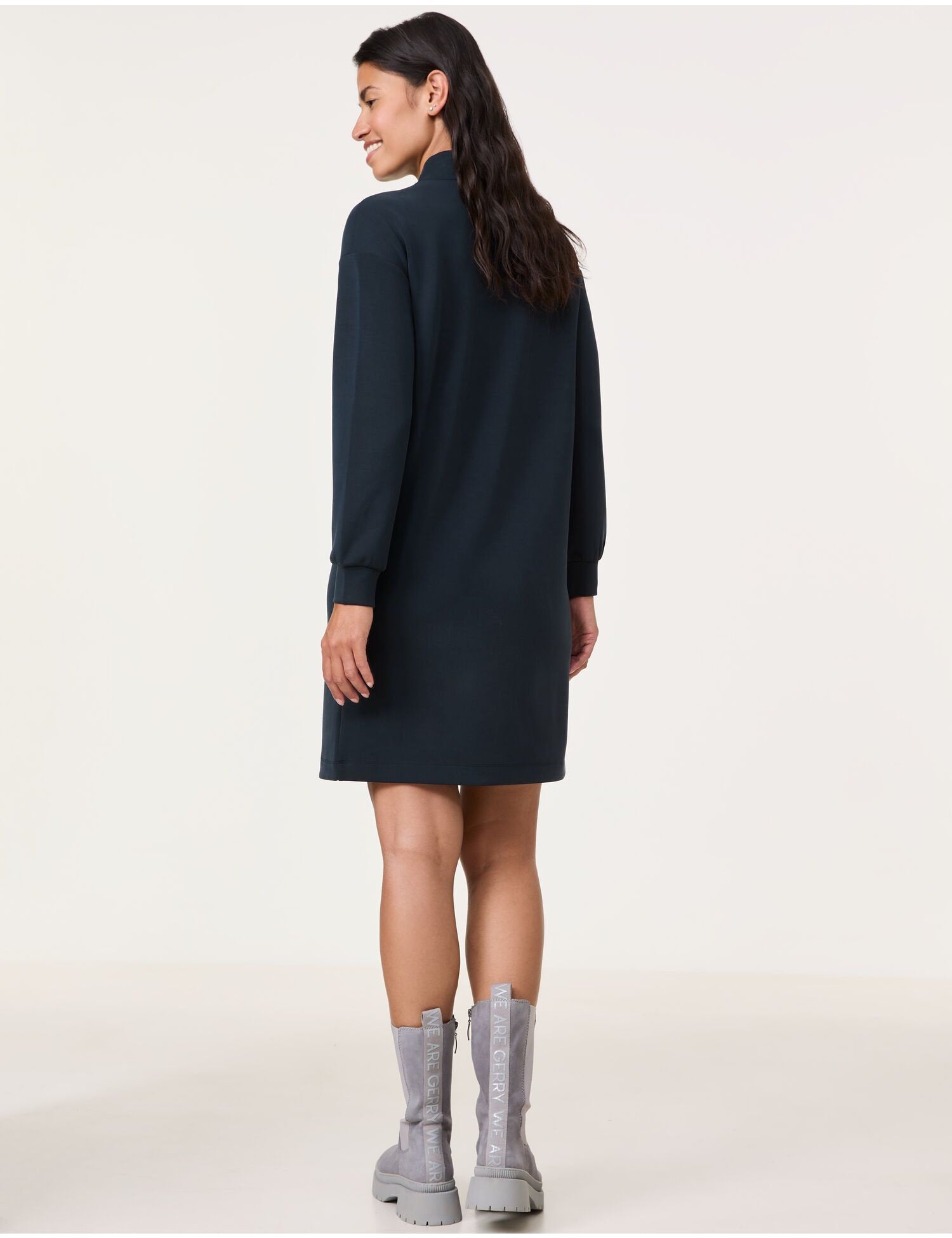 Sweatshirt Dress in Sand-Washed Jersey_380014-44020_80890_06