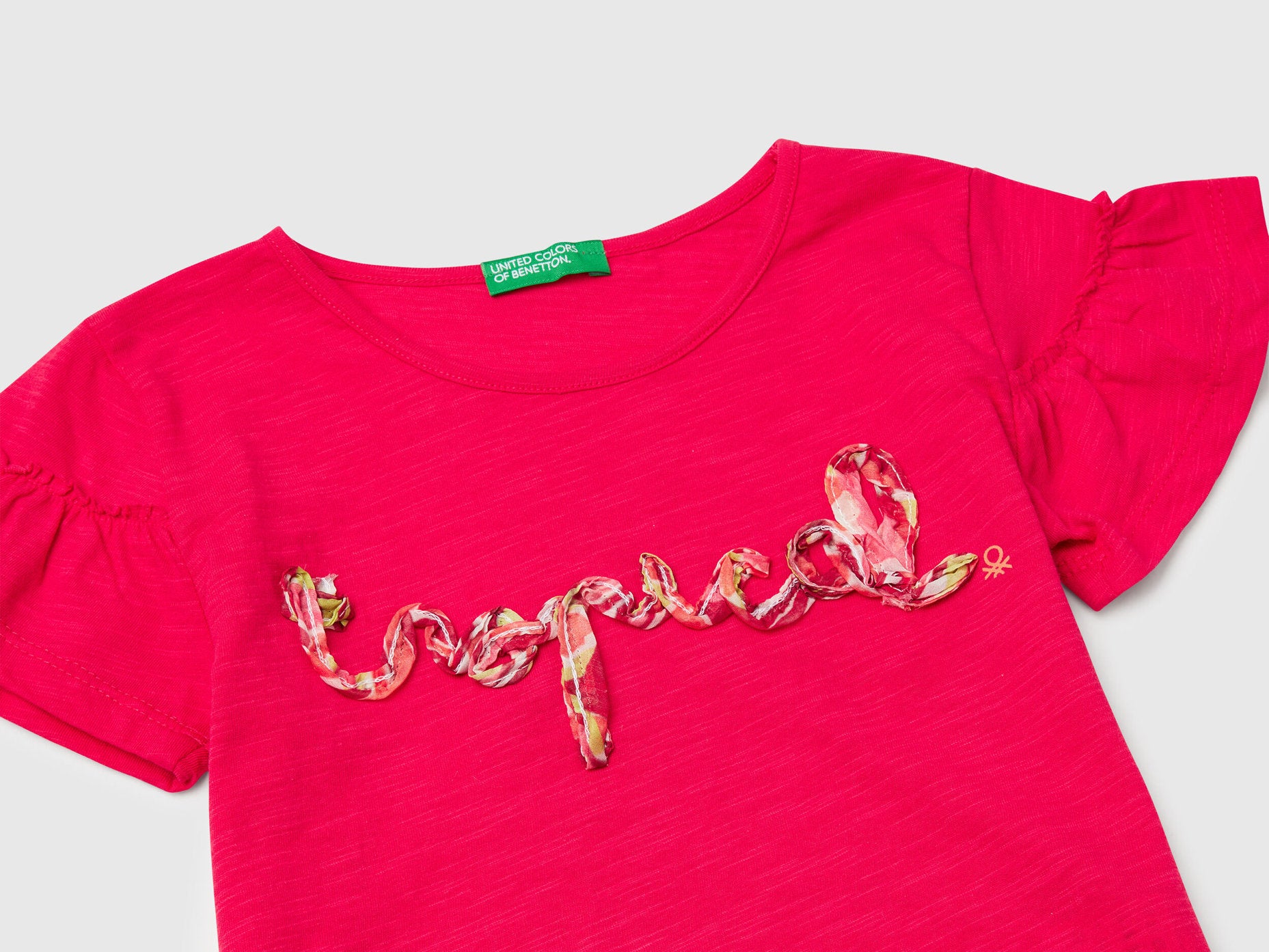 Benetton_T-Shirt with Applique_38V4G10JI_02E_03