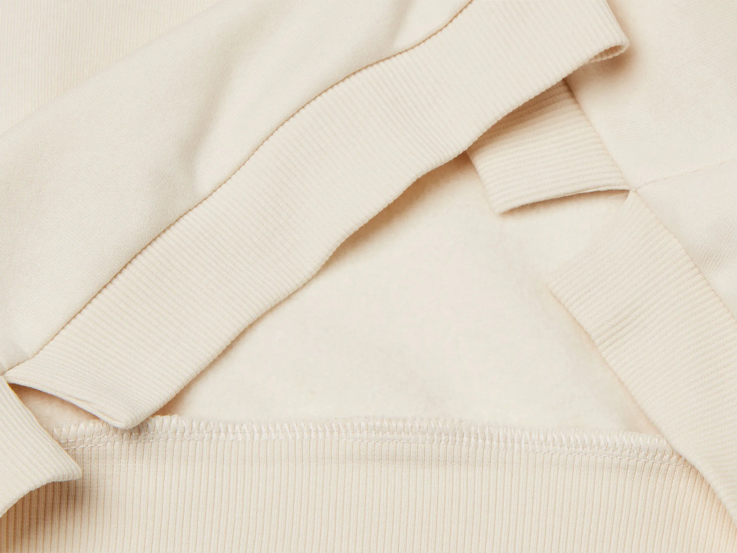 Benetton_Creamy White_Pullover Sweatshirt with Glittery Print_39M2G10KY_0R2_03