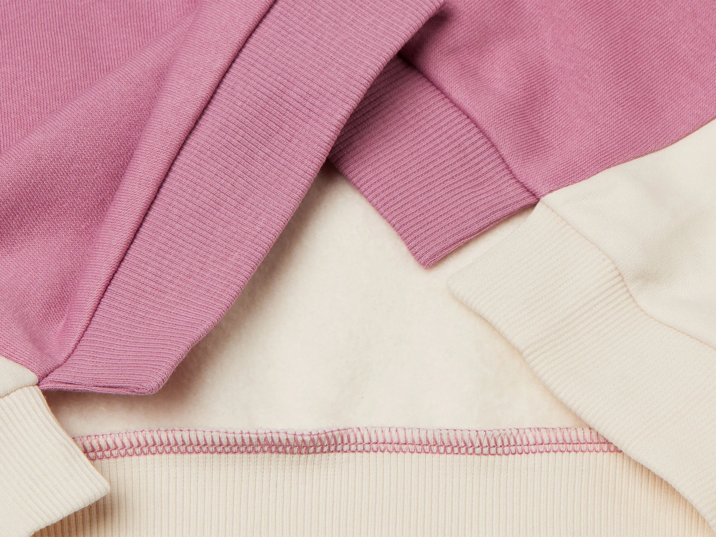 Benetton_Pink_Pullover Sweatshirt with Glittery Print_39M2G10KY_901_03