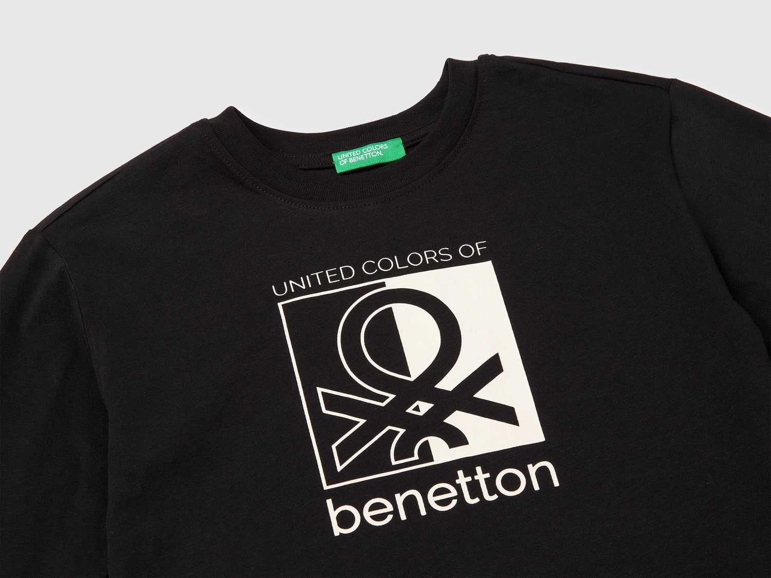 Benetton_Black_Warm T-Shirt with Logo Print_3ATNC10QU_100_03