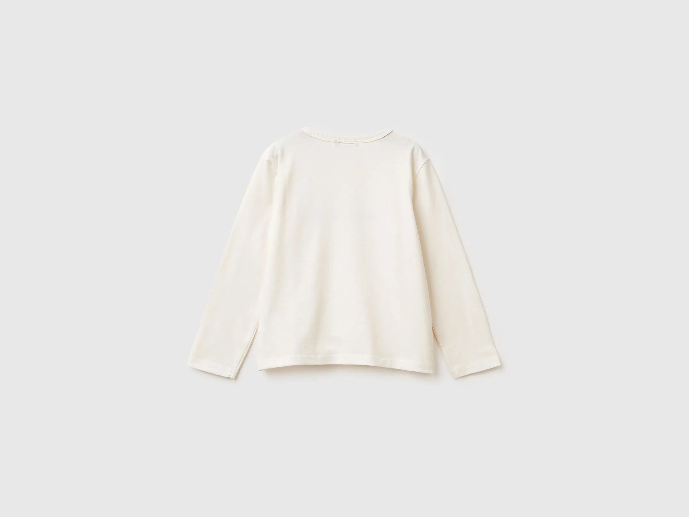 Benetton_Creamy White_T-Shirt with Print and Sequins_3ATNG10KZ_0R2_02