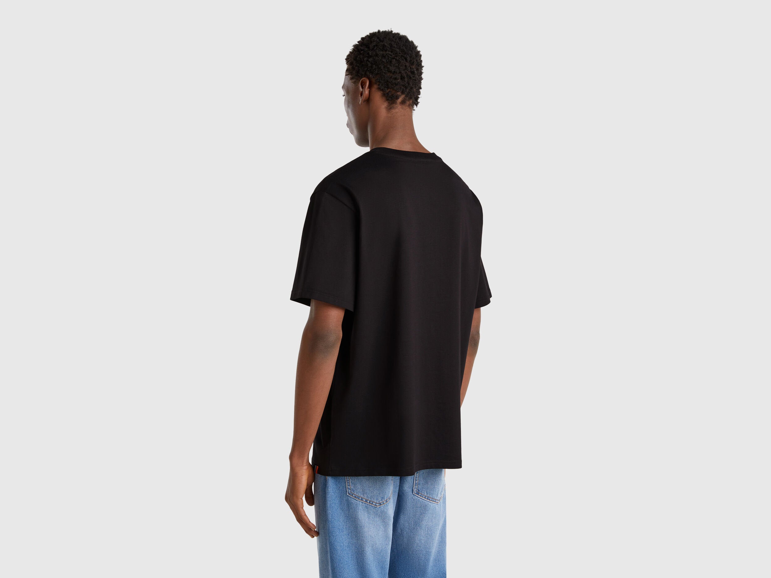 Benetton_Oversized T-Shirt with Patch_3BL0U10A1_100_02