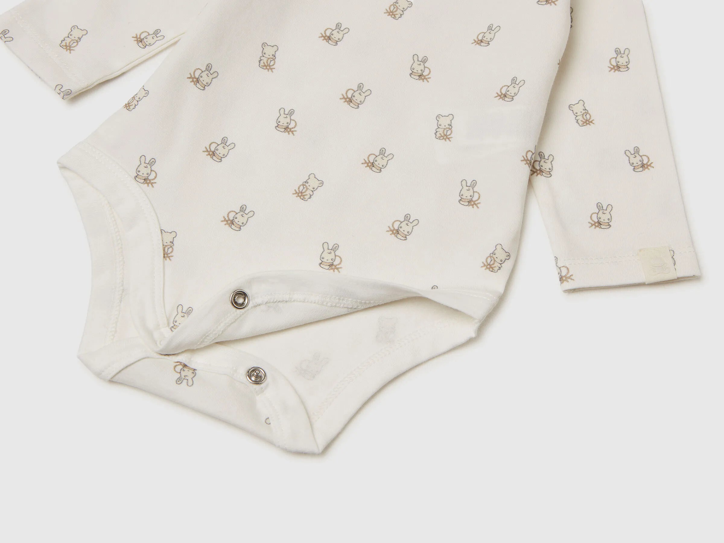 Benetton_Creamy White_Two Long Sleeve Ribbed Knit Onesies_3DKAAB00U_905_03