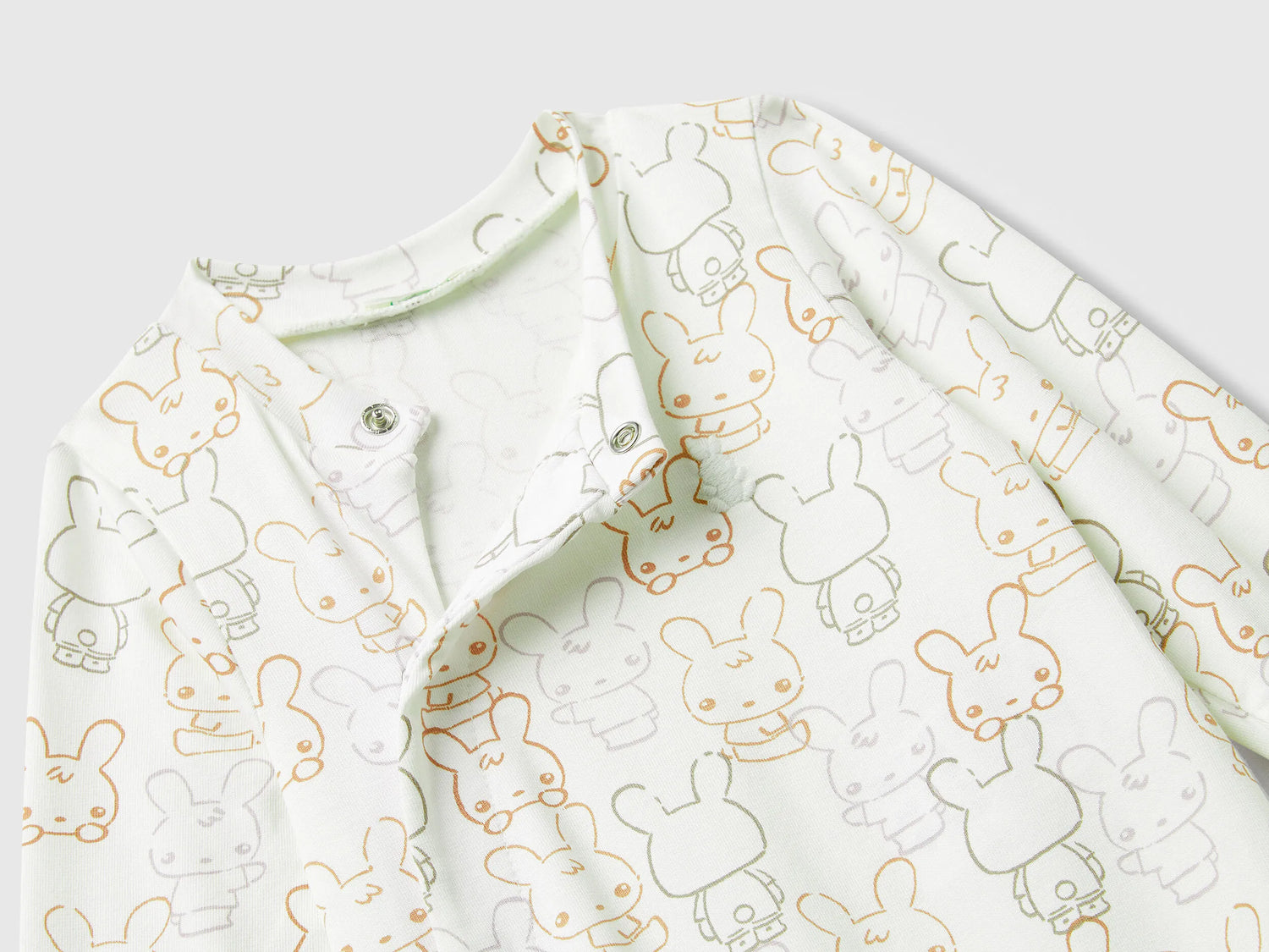 Benetton_White_Onesie with Bunny Print_3DKAAT016_65C_03