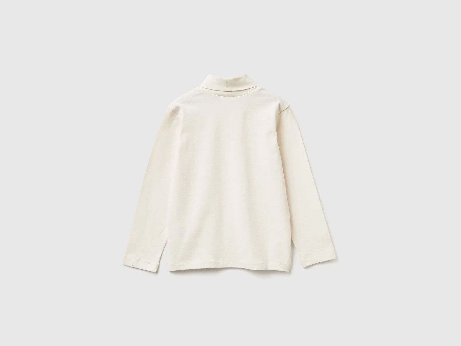 Benetton_Creamy White_Turtleneck T-Shirt in Warm Stretch Cotton_3DKEG10JU_0R2_02