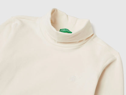 Benetton_Creamy White_Turtleneck T-Shirt in Warm Stretch Cotton_3DKEG10JU_0R2_03
