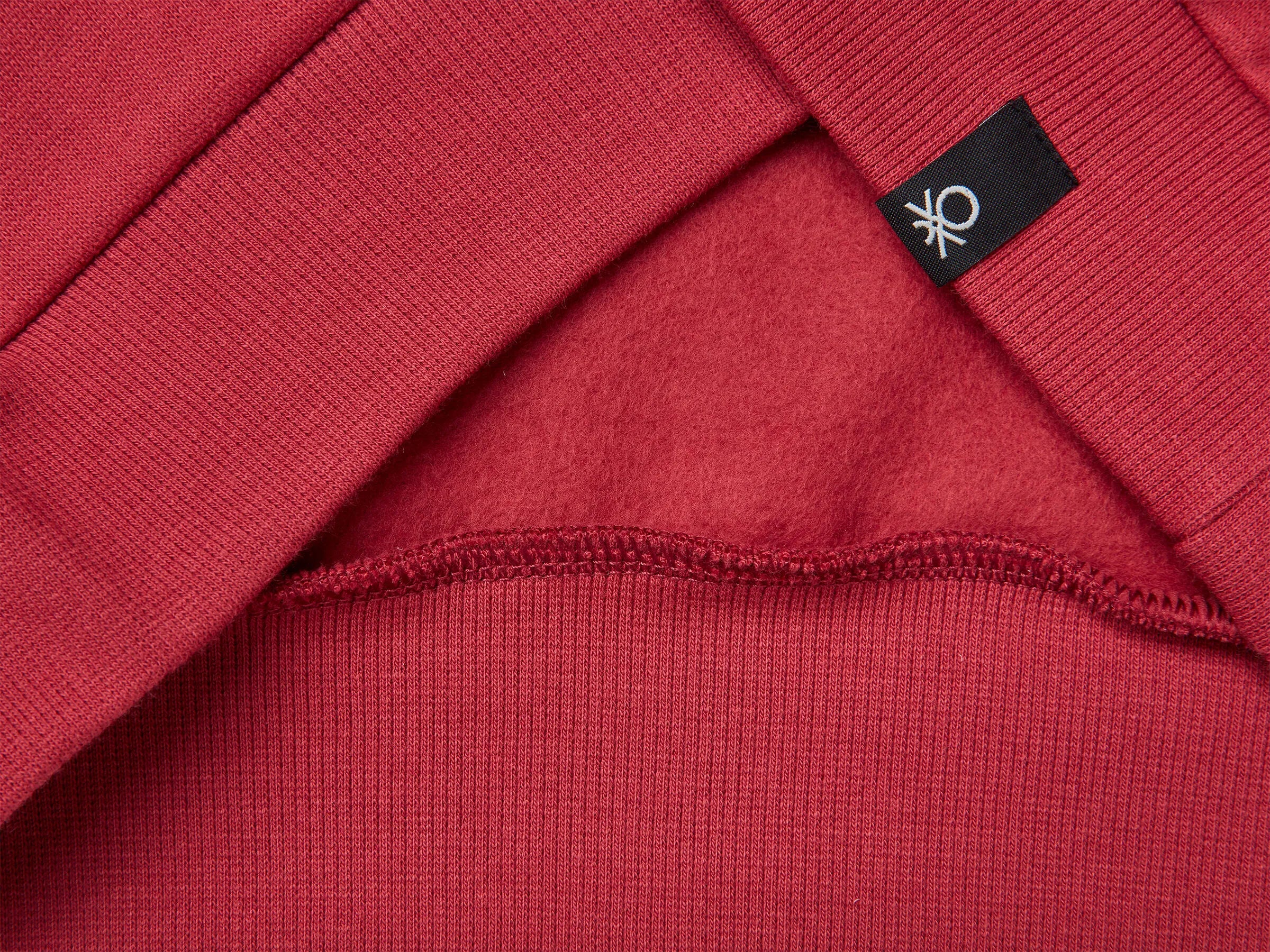 Benetton_Coral_Sweatshirt with Spiderman ©Marvel Print_3EB5C10RM_39J_03