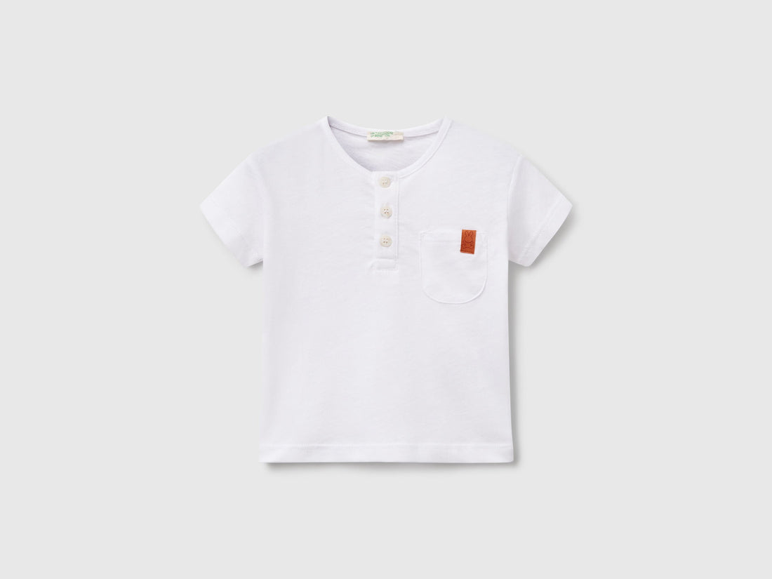 Benetton_T-Shirt with Henley Neck_3F4JA105S_101_01