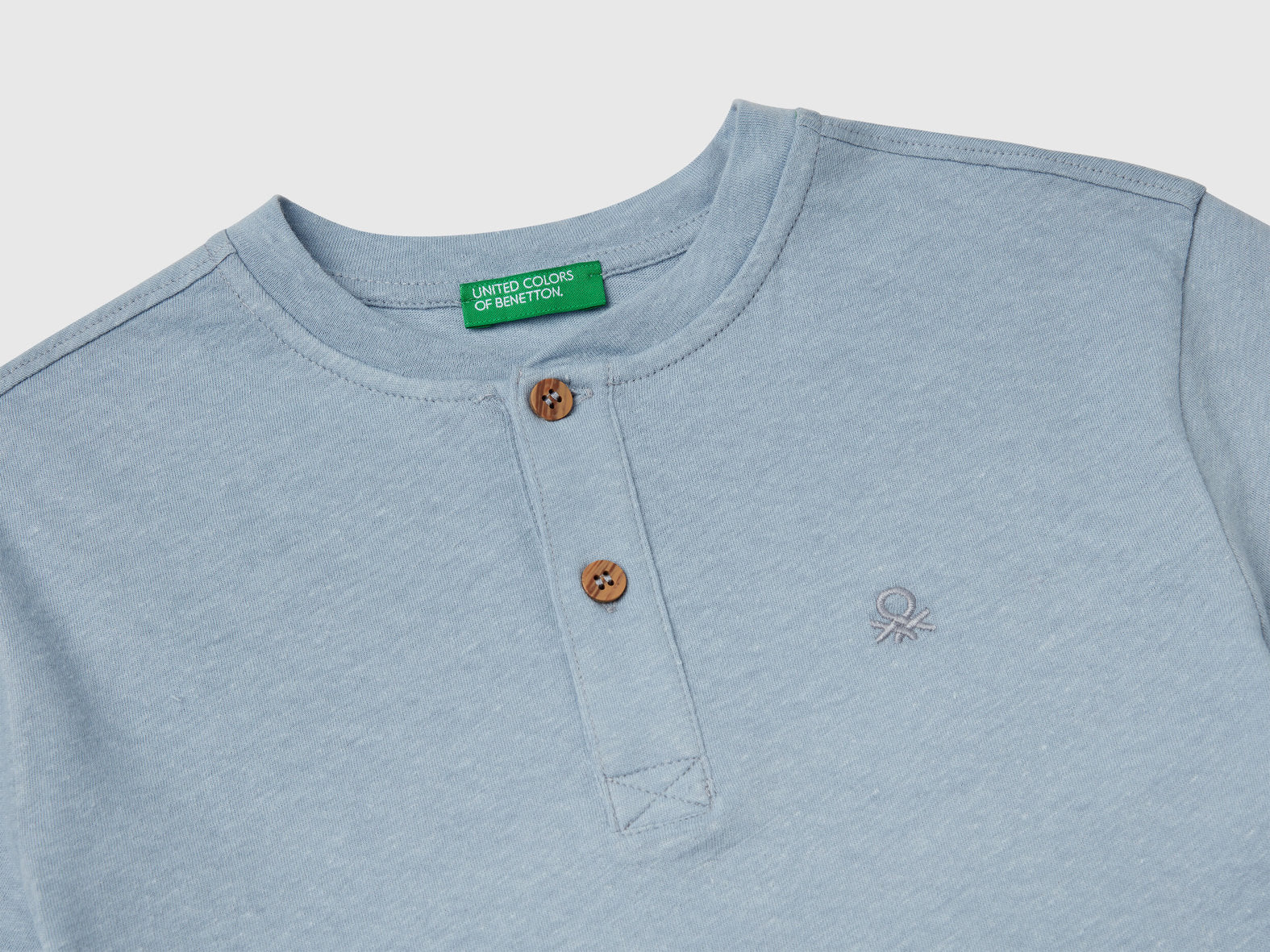 Benetton_T-Shirt with Henley Neck_3F4JC10NN_2F9_03