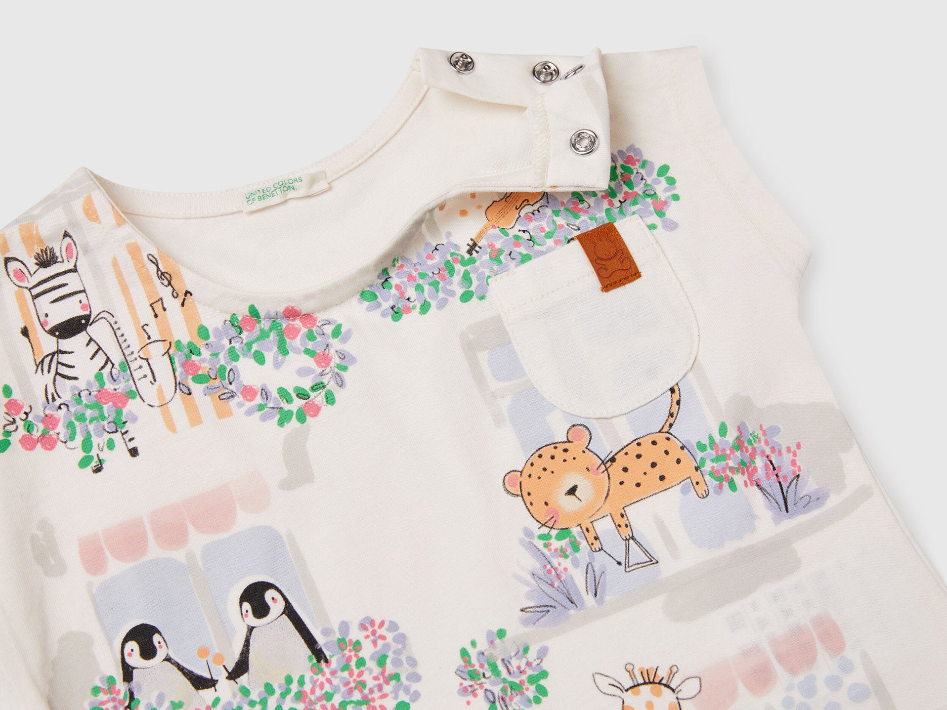 Benetton_Boxy Fit T-Shirt in Organic Cotton_3I1XA105X_0R2_03
