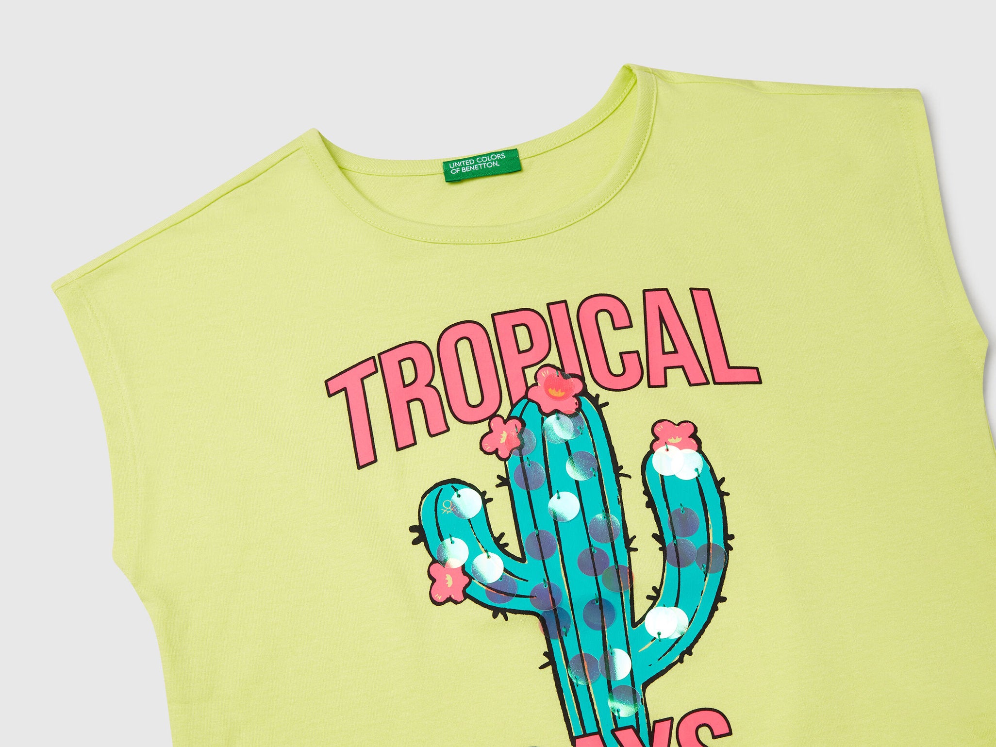 Benetton_T-Shirt with Print and Sequins_3I1XC10P0_18A_03