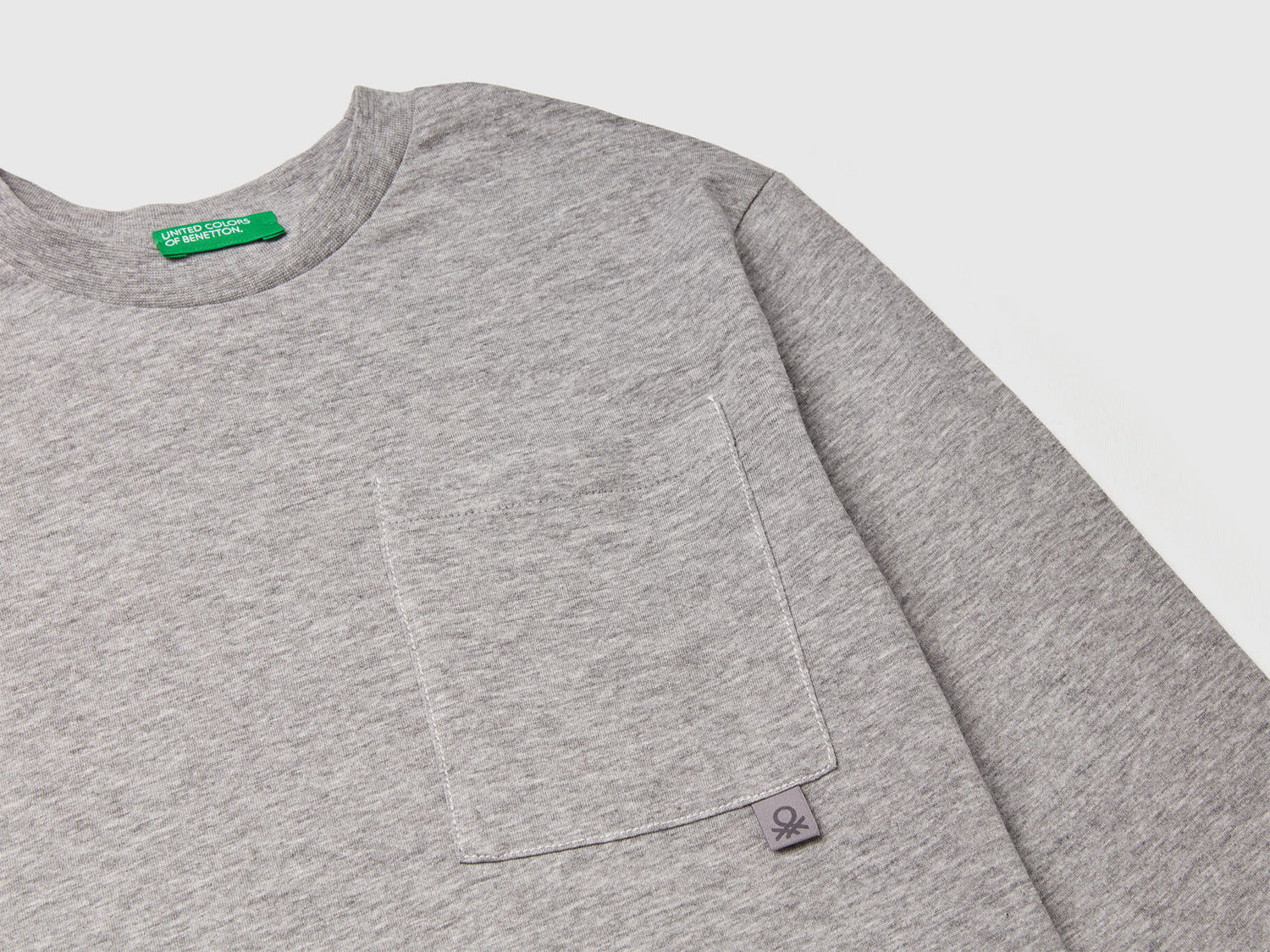 Benetton_Light Gray_T-Shirt with Bold Print_3I1XC10QS_501_03