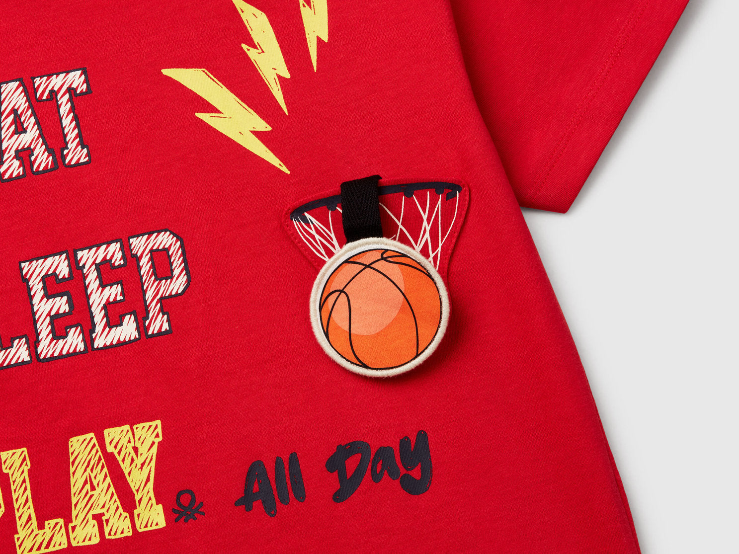 Benetton_T-Shirt with Application_3I1XG10J6_19Q_03