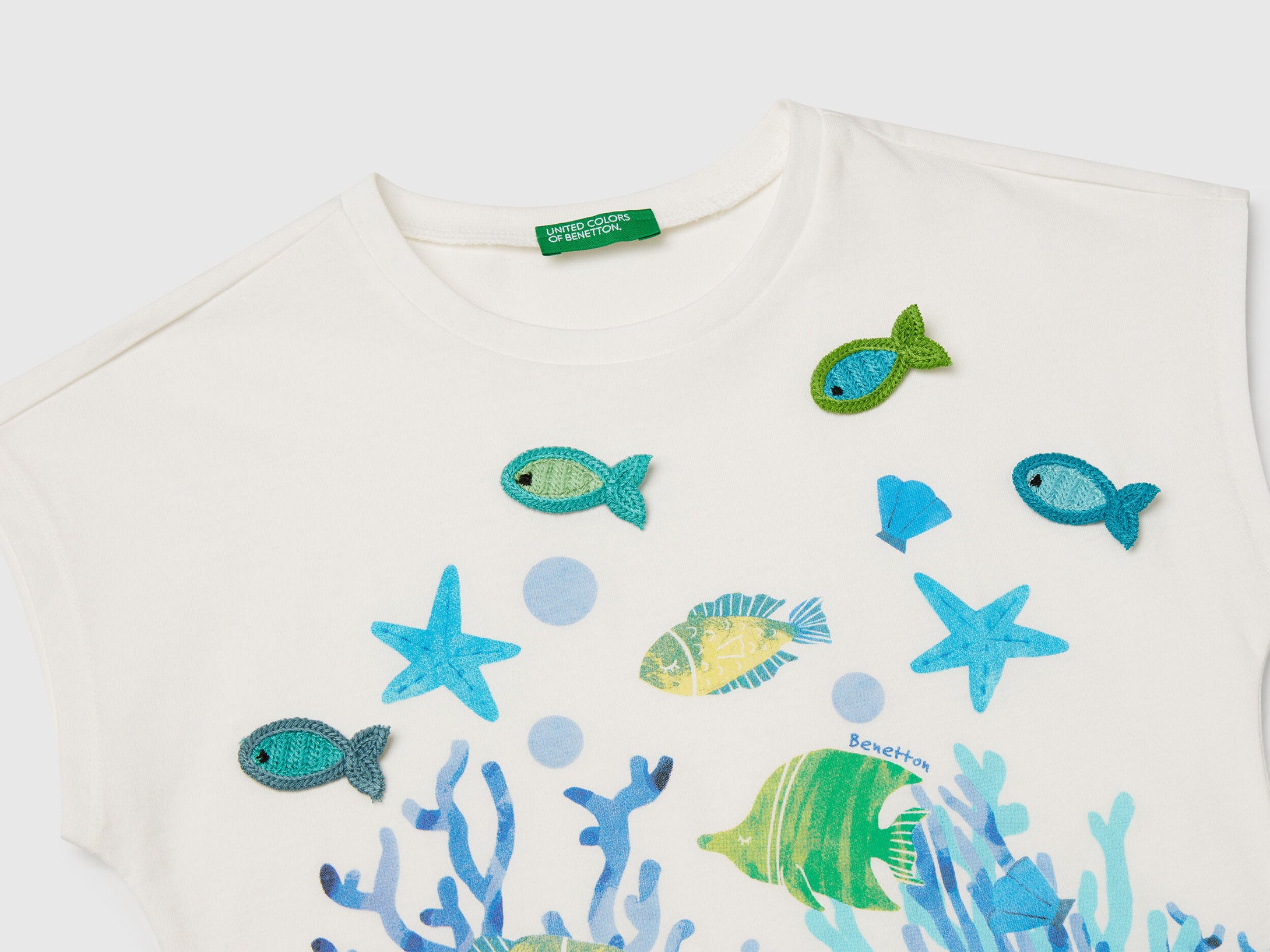 Benetton_T-Shirt with Print and Crochet Applique_3I1XG10JH_074_03