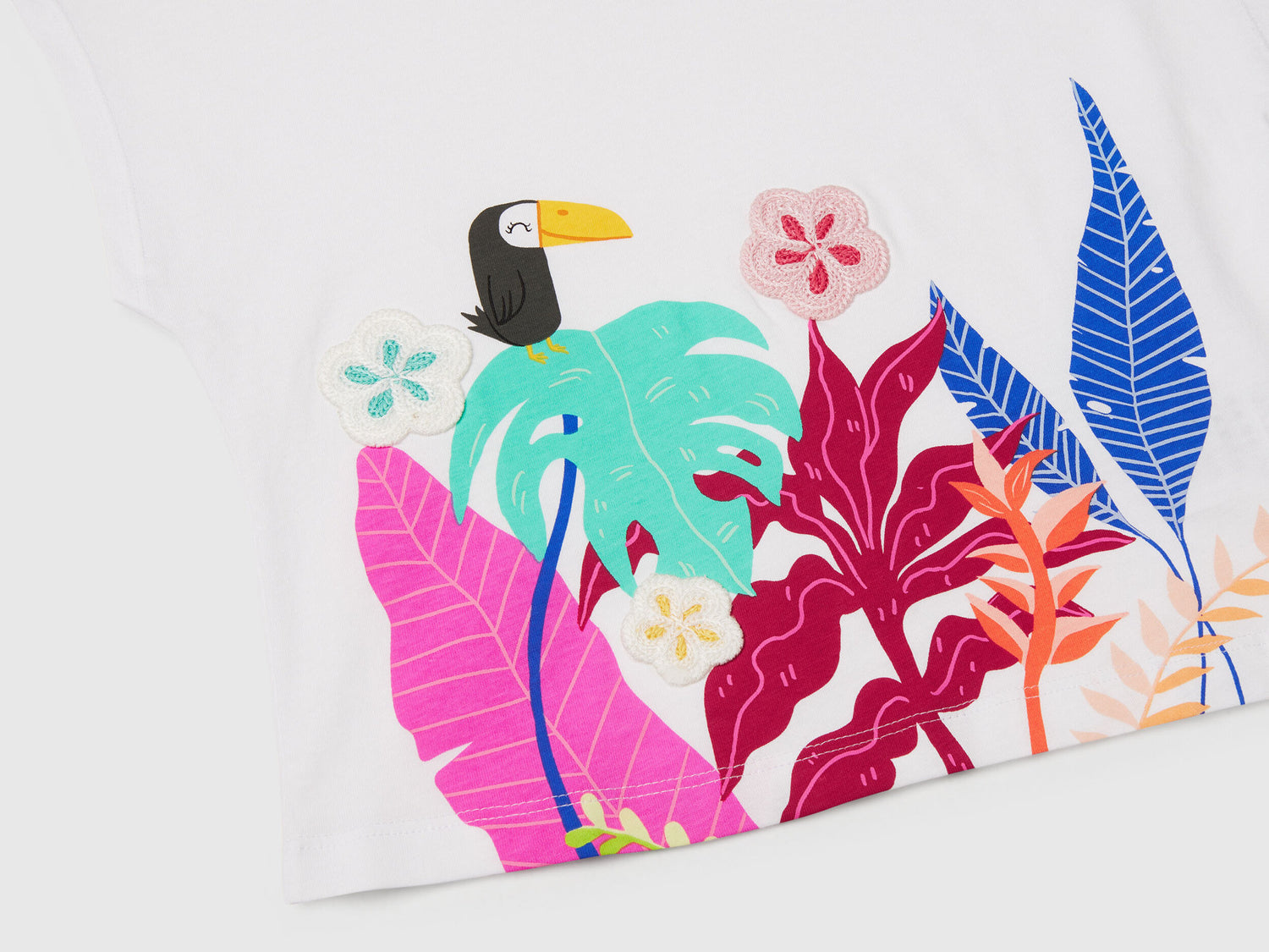 Benetton_T-Shirt with Print and Crochet Applique_3I1XG10JH_101_03