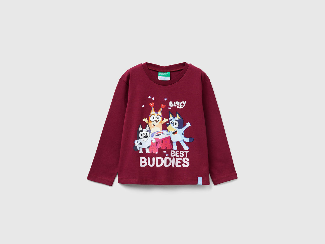 Benetton_Burgundy_T-Shirt with Bluey ©Ludo Studio Print_3I1XG10KI_236_01