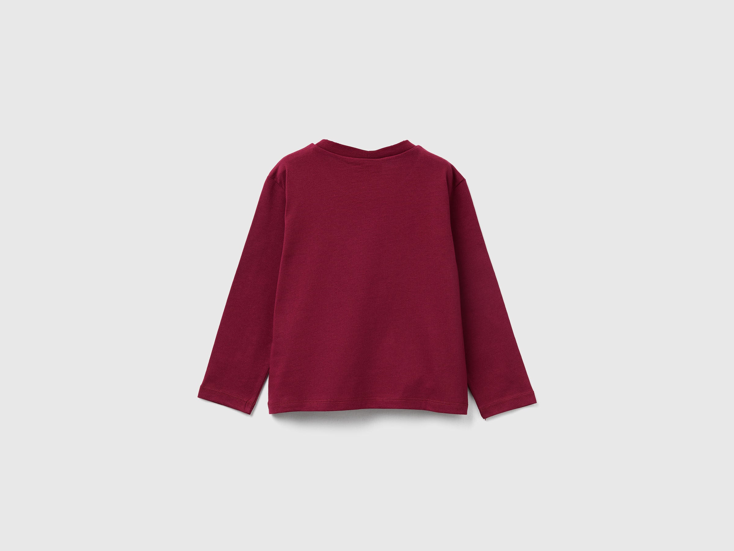 Benetton_Burgundy_T-Shirt with Bluey ©Ludo Studio Print_3I1XG10KI_236_02