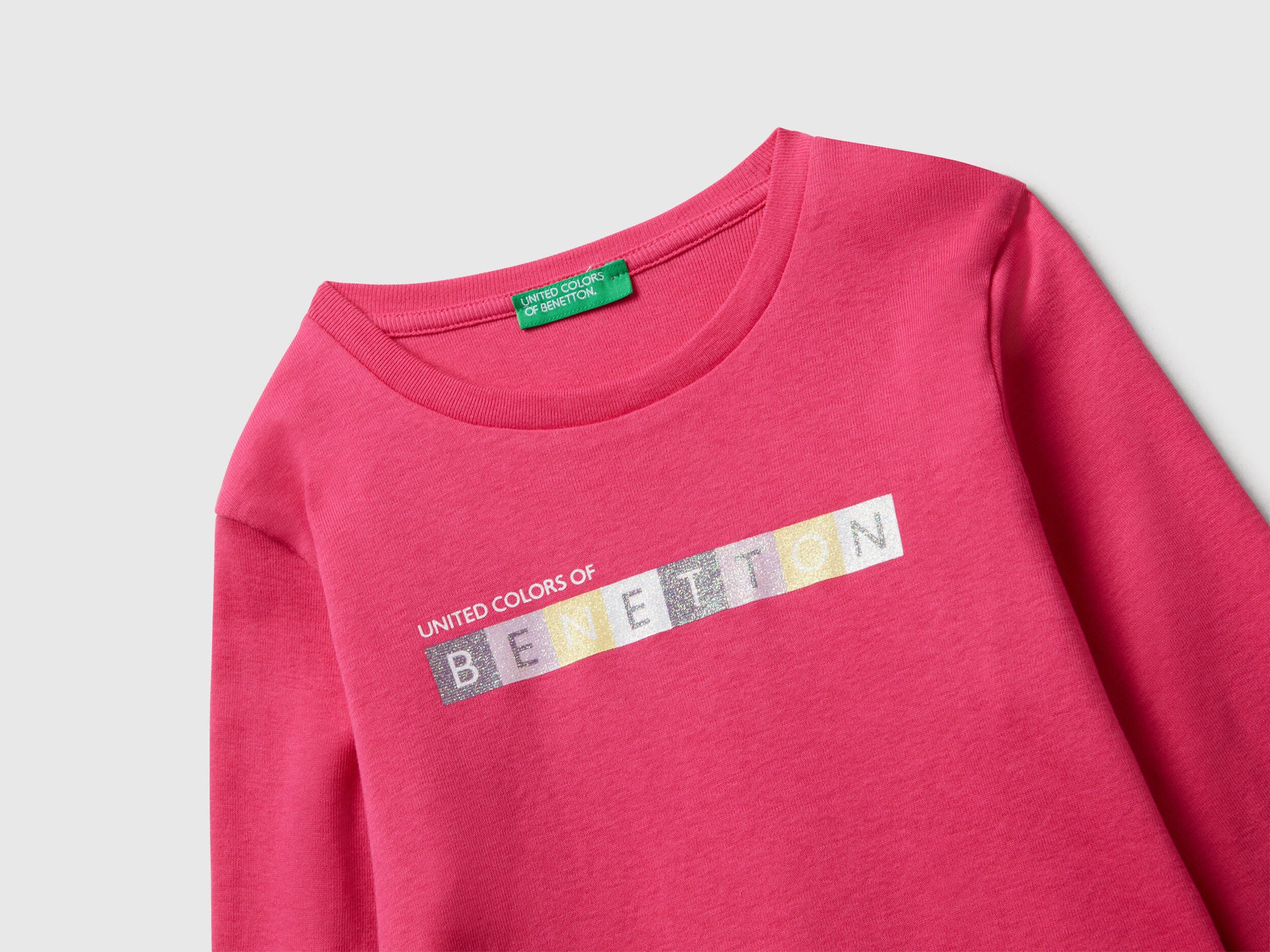 Benetton_Fuchsia_T-Shirt with Glittery Logo in Cotton_3I9WG10JS_1A2_03
