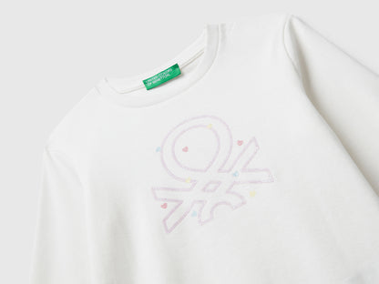 Benetton_White_T-Shirt with Glittery Logo in Cotton_3I9WG10JS_901_03