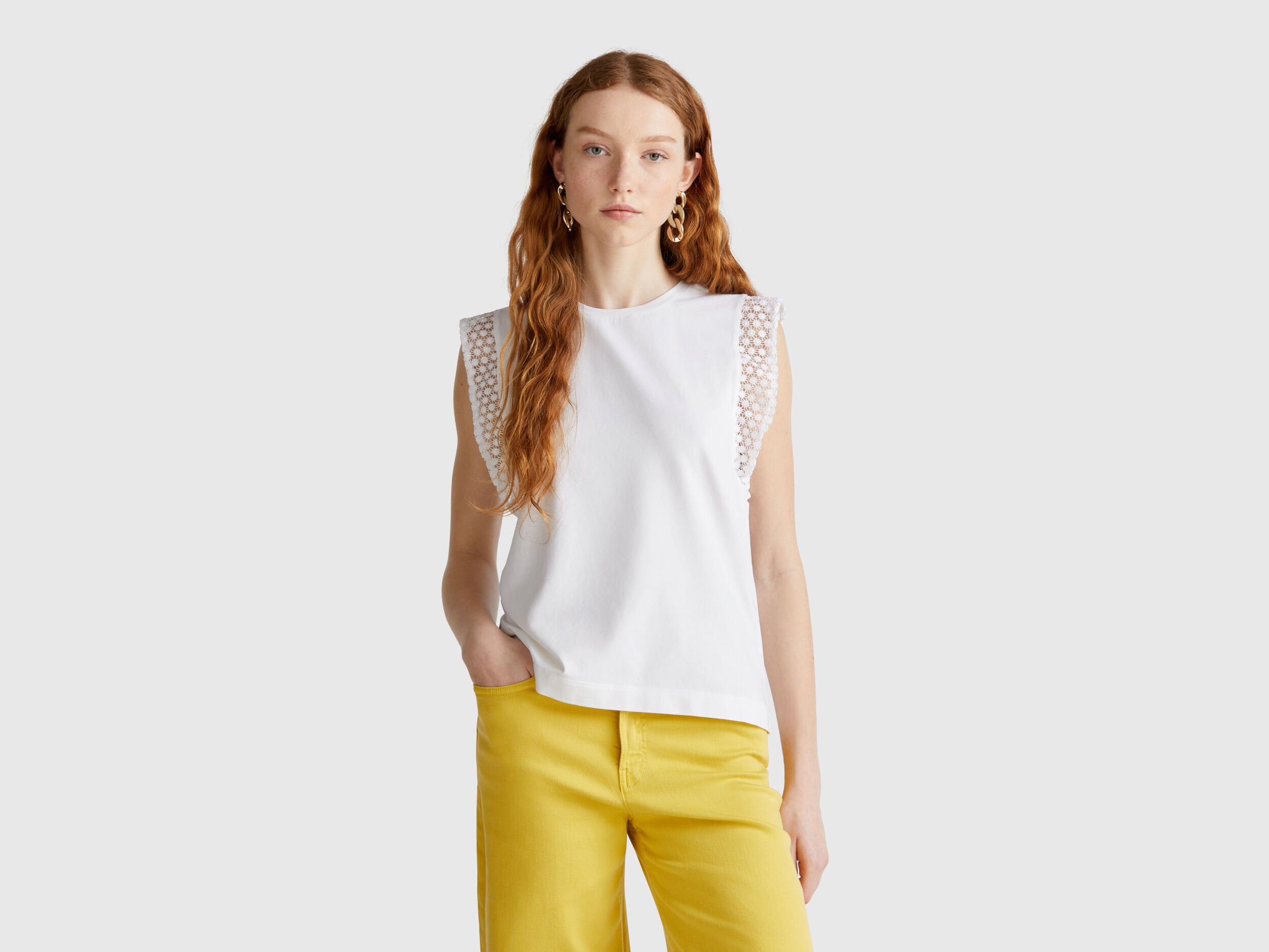 Benetton_Sleeveless Top with Macram�_3IFVD10AC_101_01