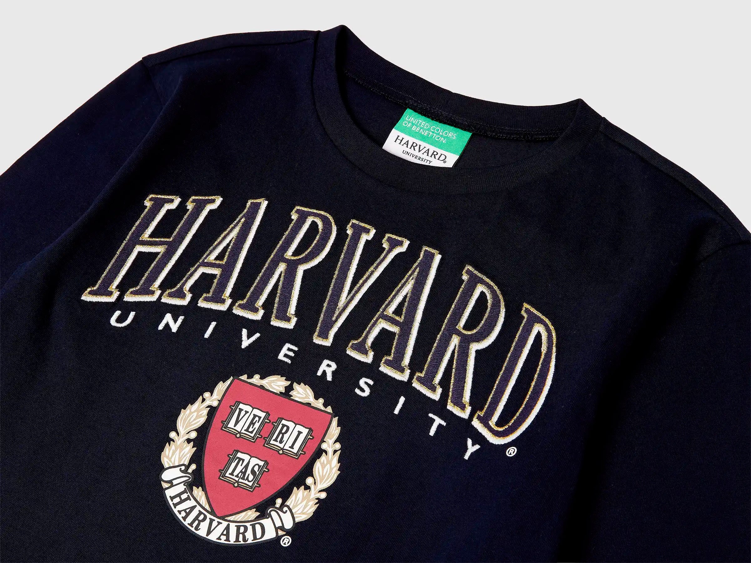 Benetton_Dark Blue_Boxy Fit ©Harvard University T-Shirt_3IVWC10PX_016_03