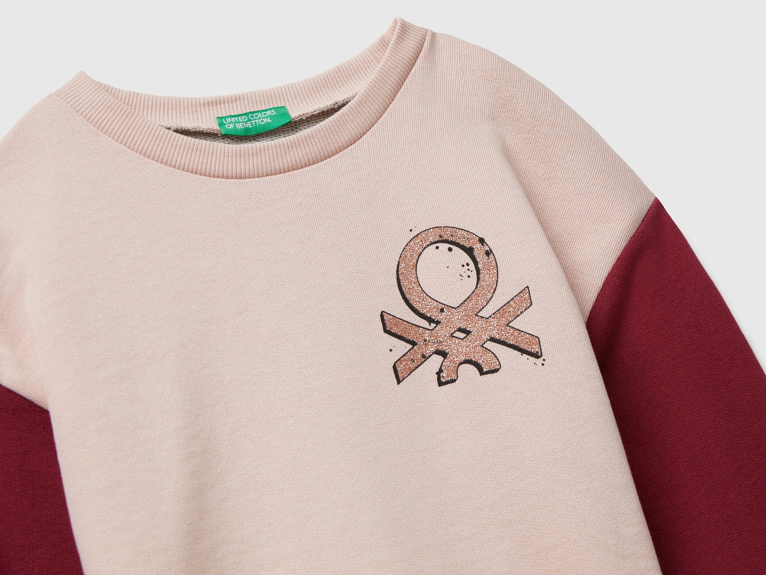 Benetton_Creamy White_Sweatshirt with Glittery Logo Print_3J68C10Q0_901_03